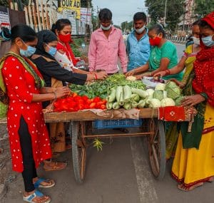 આસમાને પહોચેલા શાકભાજીના ભાવે ગૃહિણીનું બજેટ ખોરવ્યુ, વરસાદને કારણે એક મહિનામાં શાકભાજીના ભાવ બમણા થયા
