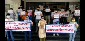 ફી નહિં તો ઓનલાઈન શિક્ષણ પણ નહીં,વેસુની એલપી સવાણી સ્કૂલ સંચાલકોની મનમાની યથાવત, વાલીઓ પહોચ્યા જિલ્લા શિક્ષણાધિકારી કચેરી