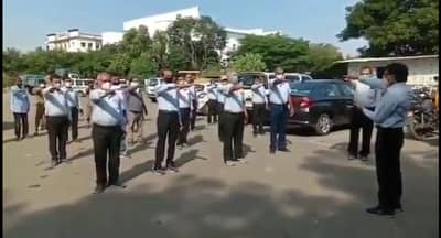 શપથ લીધાને બીજા જ દિવસે સુરત મનપાના કર્મચારીઓએ કર્યો નિયમનો ભંગ, માસ્ક વગર કામ કરતા જોવા મળ્યા