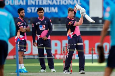 T-20 લીગ: 16 વર્ષ અગાઉ પિતા સામે ક્રિકેટ રમનારા આ ખેલાડીએ હવે તેમના પુત્રની સાથે મળી હરીફ સામે બેટીંગ કરી