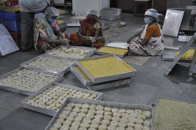 સુરતમાં ચંદીપડવાની શરૂ થઈ તૈયારીઓ, ઘારી બનાવવાની શરૂઆત