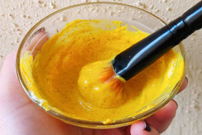 તહેવારો પહેલા લાવો ચહેરા પર રંગત, ઘરે જ બનાવો બેસનનો અસરકારક ફેસપેક