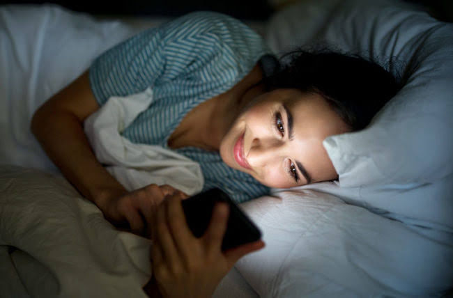 સ્માર્ટ ફોન પણ બની શકે છે રાત્રે અનિદ્રાનું મોટું કારણ..!