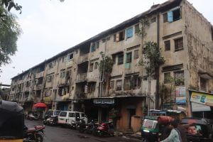 જોખમી માનદરવાજા ટેનામેન્ટના રીડેવલપમેન્ટનું કામ 14 મહિનાથી ટલ્લે, 6 હજાર પરિવારના જીવ જોખમમાં