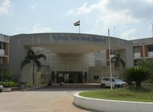 સાબરકાંઠામાં કોરોનામાં વોરિયર્સ જીવનાં જોખમે ફરજ બજાવતા હોવા છતાં પગારનાં ધાંધિયા, બે માસનાં બાકી પગાર માટે રાહ જોતા કર્મી