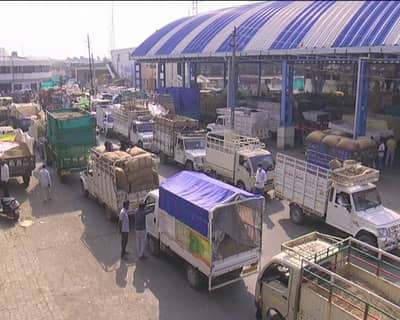 સાબરકાંઠાઃ મગફળીની મબલખ આવકથી માર્કેટયાર્ડો ઉભરાવા લાગી, ટેકાના દર કરતા પણ વધુ ભાવ મળતા ખેડૂતોને રાહત