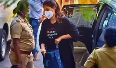 બોલીવુડ ડ્રગ્સ કેસનો તપાસનો રેલો ગાંધીનગર પહોંચ્યો, NCBએ મોબાઇલ, લેપટોપ સહિત 85 સાધનો ફોરેન્સિક લેબમાં મોકલ્યા