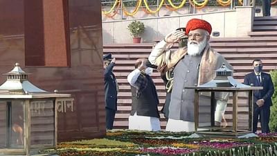 Republic Day: શહીદોને શત્ શત્ નમન, વડાપ્રધાન મોદીએ શહીદ જવાનોને અર્પી શ્રદ્ધાંજલિ