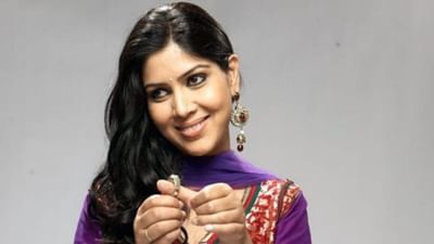 સાક્ષીની પહેલી જોબ દિલ્લીમાં સેલ્સ ટ્રેનીની હતી. આ જોબ માટે સાક્ષીને પહેલી સેલરી 900 રૂપિયા મળતી હતી.