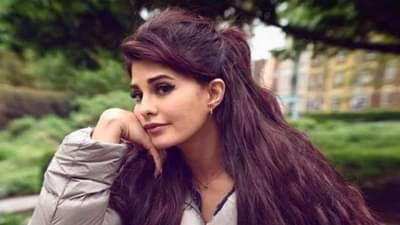 જેકલીન ફર્નાન્ડીઝની મની લોન્ડરિંગ કેસોમાં ED દ્વારા છેલ્લા 5 કલાકથી કરાઈ રહી છે પૂછપરછ