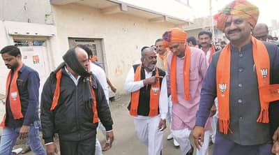 રાજકોટના લોધિકાના પારડી ગામે મહિલાઓએ કર્યો મંત્રી કુંવરજી બાવળિયાનો વિરોધ કર્યો