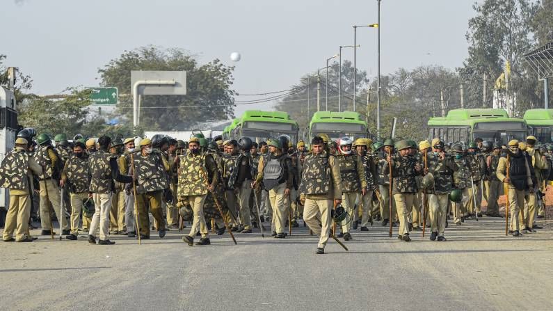 કિસાન આંદોલનને કારણે દિલ્હી પોલીસ સુરક્ષામાં તૈયાર.