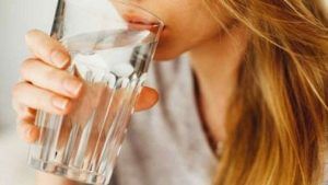HEALTH : ભોજન સમયે પાણી પીવું કેટલું યોગ્ય ?  જાણો પાણી પીવાનો યોગ્ય સમય