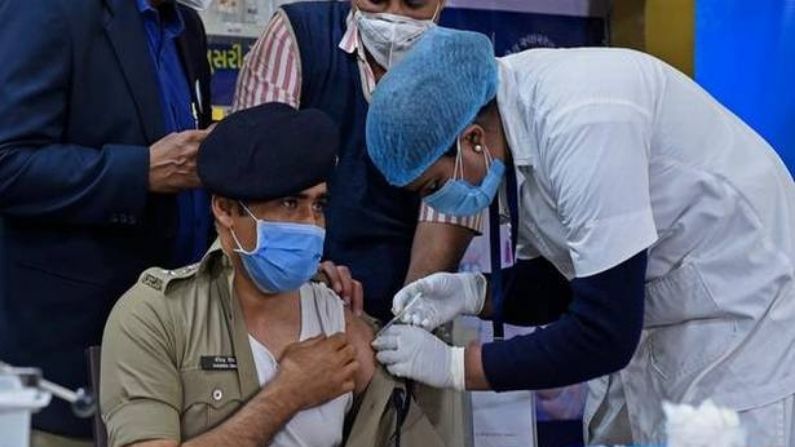 ગુજરાતમાં 80 ટકા પોલીસકર્મીઓને કોરોનાની રસી અપાઈ