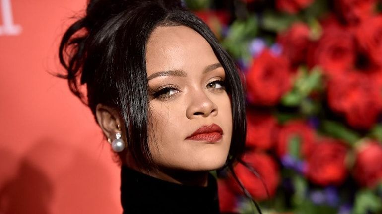 Rihanna ફરી વિવાદમાં ભગવાન ગણેશજીના પેન્ડેન્ટ સાથે ટ્વીટ કર્યો ટોપલેસ ફોટો