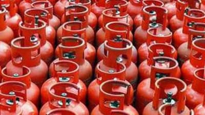 LPG Cylinder Price: એલપીજી સિલિન્ડરના ભાવમાં ફરી એકવાર વધારો થયો, જાણો કેટલો થયો મોંઘો