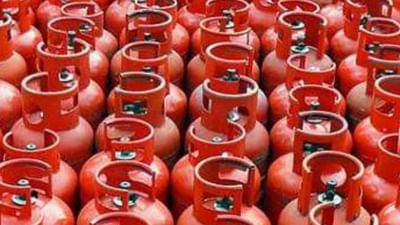 LPG Cylinder Price: એલપીજી સિલિન્ડરના ભાવમાં ફરી એકવાર વધારો થયો, જાણો કેટલો થયો મોંઘો