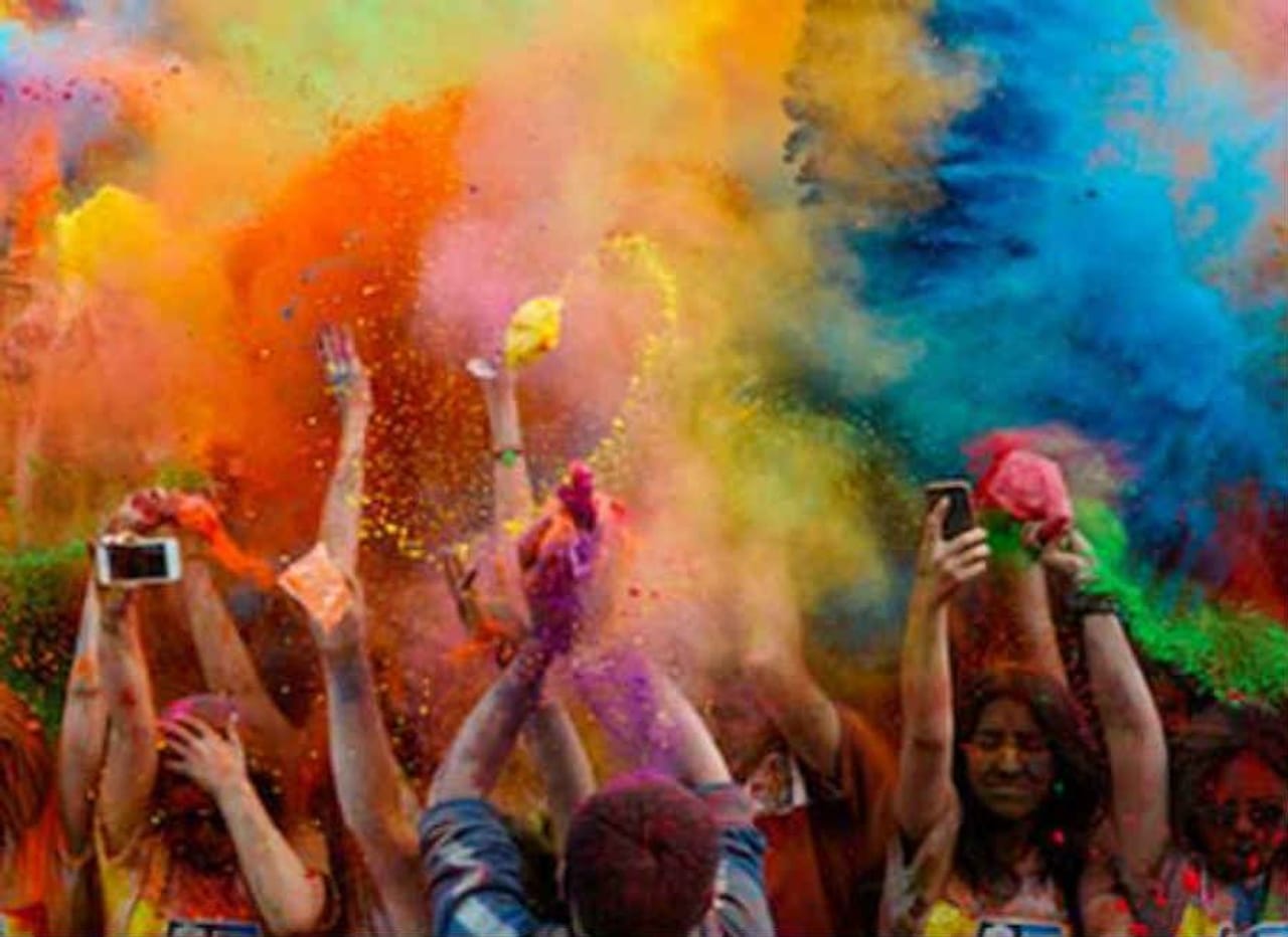 Holi 2021: હોળી પર બની રહેલા ગ્રહ નક્ષત્રોને લઈ બની રહેલા દુર્લભ સંયોગથી આ 5 રાશિને થશે મોટો લાભ