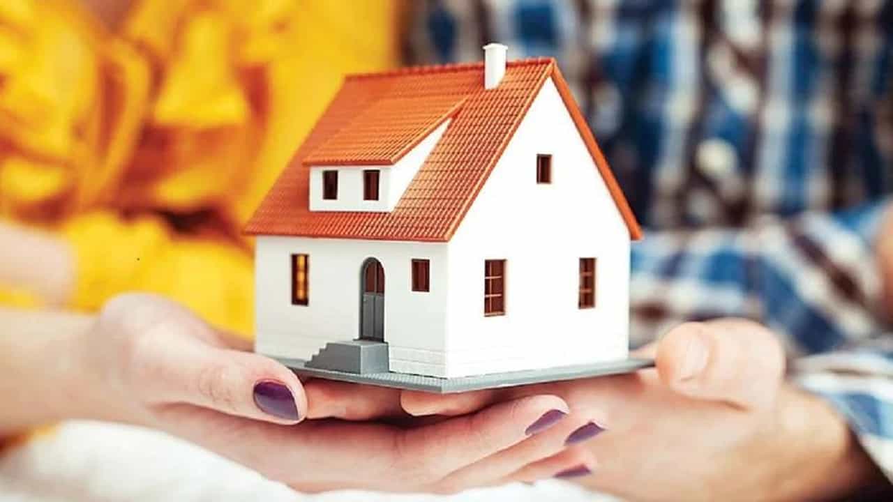 LIC Housing Finance : લોન લીધા પછી 6 EMI માંથી મળશે મુક્તિ , જાણો શું છે સ્કીમ ?