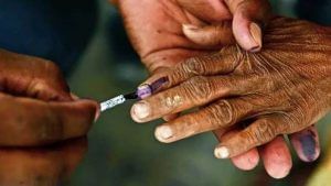 West Bengal Elections 2021: બંગાળ ચૂંટણીનું થયું પહેલું મતદાન, ઝારગ્રામની 82 વર્ષની મહિલાએ કર્યું પ્રથમ મતદાન