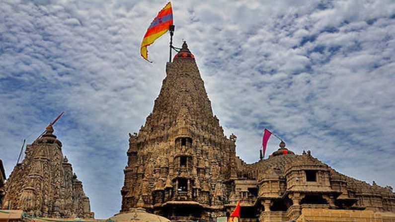 DWARKA: દ્વારકા મંદિરમાં ફુલડોલ ઉત્સવ, જ્યાં ભગવાન સાથે ઉજવાય છે રંગોનો પર્વ