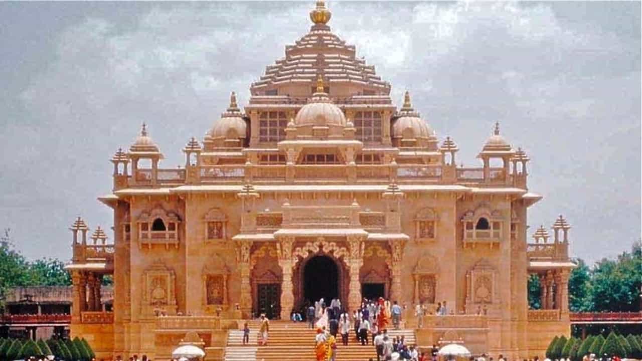 Gandhinagar: કોરોના વાઈરસનું સંક્રમણ વધતા અક્ષરધામ મંદિર 30 એપ્રિલ સુધી દર્શનાર્થીઓ માટે બંધ