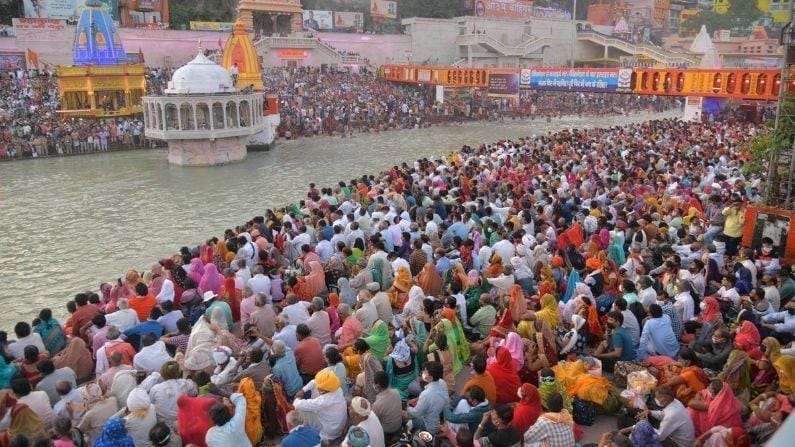 મહાકુંભમાં જનમેદની વચ્ચે કોરોનાનો પ્રકોપ: 100 થી વધુ ભક્તો અને 20 સાધુ-સંતો કોરોના પોઝિટિવ