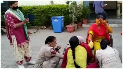 Corona Duty: મહિલા કોન્સ્ટેબલને ન મળી રજા, પોલીસ સ્ટેશનમાં થઇ પીઠીની વિધિ