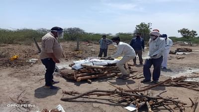 Jamnagar : સ્મશાનમાં યુવાનોનો સેવાયજ્ઞ, કોરોનાથી મૃત્યુ પામેલાના મૃતદેહોની કરે છે અંતિમવિધી