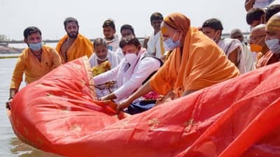 અખિલેશનું હરિદ્વારમાં હાર પહેરાવી સ્વાગત કરનાર મહંત હતા કોરોના પોઝિટિવ, અખિલેશ પણ હવે થયા પોઝિટિવ