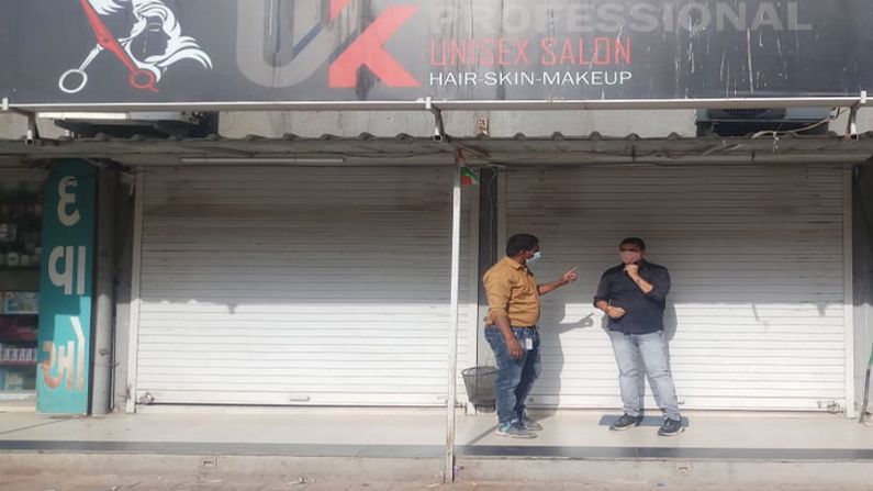AHMEDABAD : ચાની કિટલી અને પાનની દુકાનો બાદ હવે હેર સલૂન AMCના અધિકારીઓએ બંધ કરાવ્યા