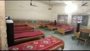 Jamnagar: સ્કૂલમાં ખાટલા અને બાટલા સાથેનું 100 બેડનું આઈસોલેશન સેન્ટર કાર્યરત