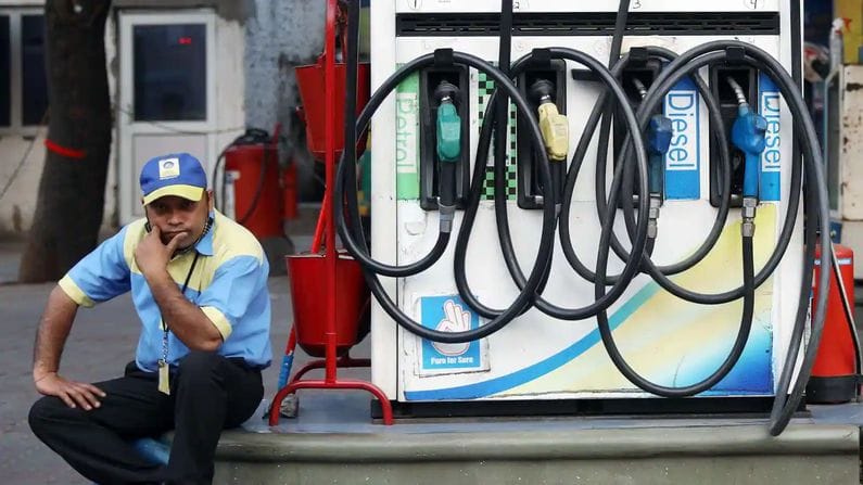 Petrol-Diesel Price Today : ઇંધણની નવી કિંમતો જાહેર કરાઈ, જાણો તમારા શહેરમાં શું ભાવ છે 1 લીટર પેટ્રોલ – ડીઝલનો