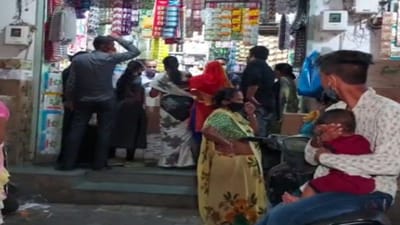 VADODARA : લોકડાઉનની દહેશતને પગલે હાથીખાનામાં કડીયારું ઉભરાયું, પાલિકા તંત્રએ વસુલ્યો દંડ