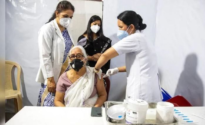 Cyclone Tauktae: ચક્રવાતની ચેતવણીને કારણે મુંબઈમાં બે દિવસ માટે રસીકરણ સ્થગિત