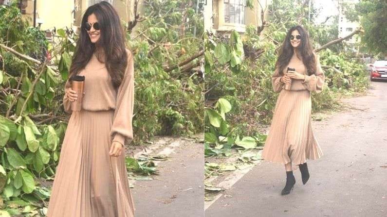  તાઉ તે તુફાન બાદ ઘરની બહાર લટાર મારવા નીકળેલી આદિતીએ ખુલ્લા વાળ રાખ્યા હતા અને બ્લેક શૂઝમાં તે ઘણી આકર્ષક દેખાતી હતી 