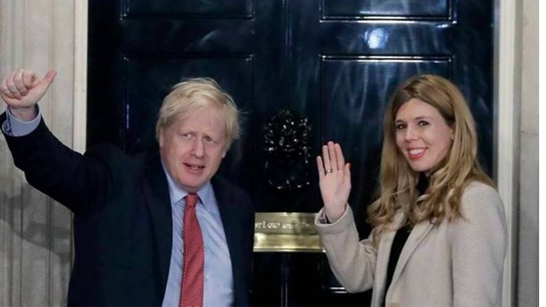 બ્રિટનના પીએમ Boris Johnson એ  ચૂપચાપ કરી લીધા મંગેતર સાથે લગ્ન, તેમનાથી 23 વર્ષ છે નાની