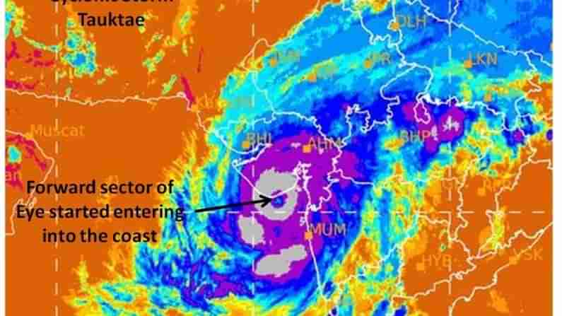 Cyclone Tauktae Updates: ગુજરાતના દરિયાકાંઠે ત્રાટક્યું વાવાઝોડુ, આસપાસના વિસ્તારમાં પવન સાથે ભારે વરસાદ  