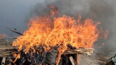 Funeral by Daughters : પાંચ દીકરીઓએ માતાને કાંધ આપી, છઠ્ઠી દીકરીએ મુખાગ્નિ આપી માતાના અંતિમ સંસ્કાર કર્યા