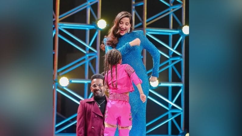 'ડાન્સ દીવાને 3' ના સેટ પરથી નોરાની તસ્વીરો અને વીડિયો ઘણીવાર વાયરલ થાય છે. સોશિયલ મીડિયા પર ખૂબ જ એક્ટિવ રહેતી નોરા ફતેહી તેમની તસ્વીરો અને વીડિયો પણ પોસ્ટ કરતી રહે છે.