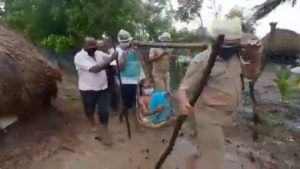 Viral Video: Cyclone Yaasમાં ફસાયેલા 91 વર્ષની દાદીનું રેસ્ક્યુ ઓપરેશન, સોશિયલ મીડિયા પર લોકોએ પોલીસકર્મીઓના કર્યા વખાણ