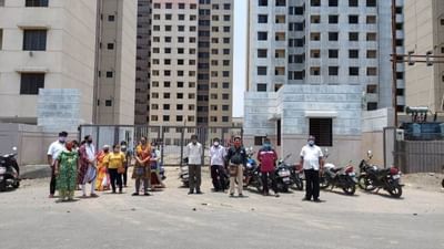 Surat: પ્રધાનમંત્રી આવાસ યોજનાના મકાનો આપવાને બદલે લાભાર્થીઓને મળી રહી છે ફક્ત તારીખ પર તારીખ