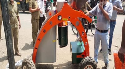 Surat Corporation: હવે સુરતમાં ડ્રેનેજની સફાઈ કામદારો નહિ પણ રોબર્ટ મશીન કરશે