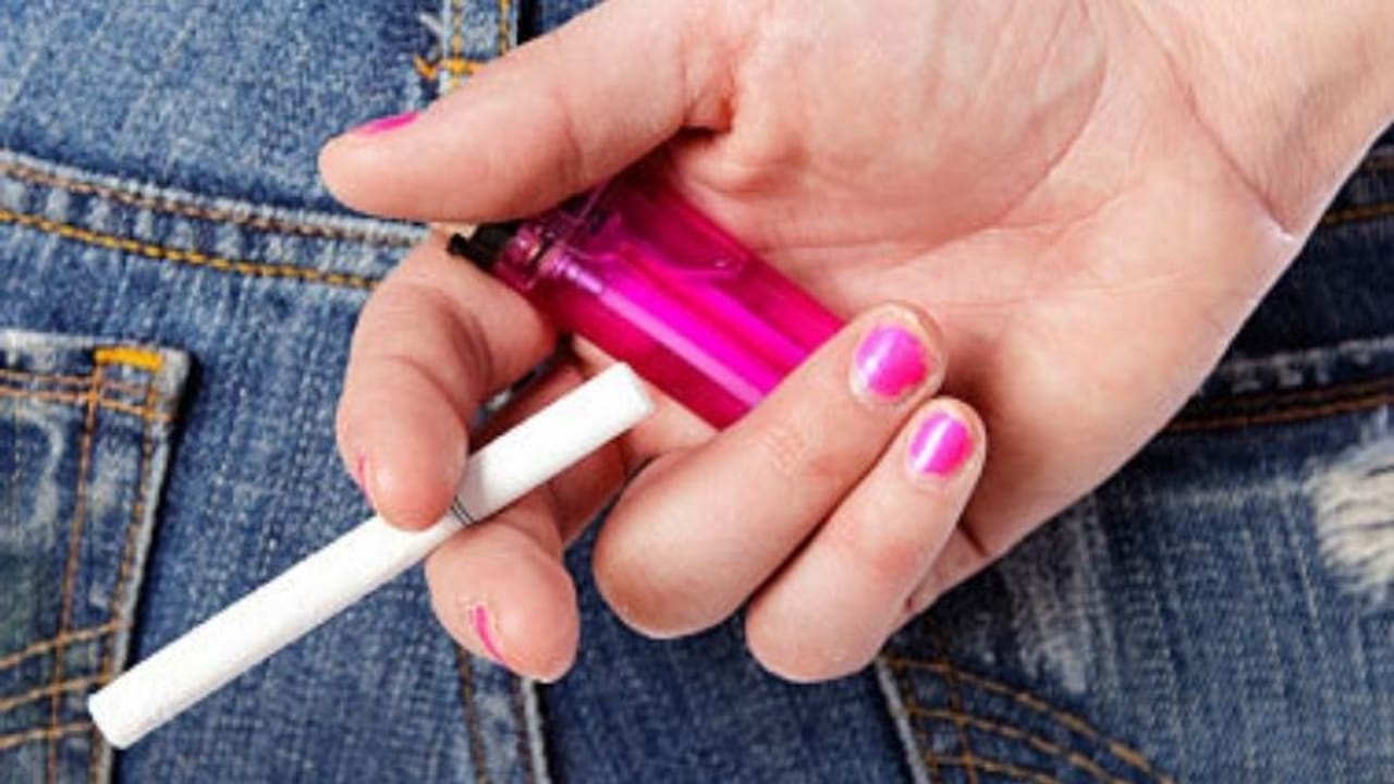 જો તમારા બાળકમાં આ આદતો જોવા મળે છે તો ચેતી જજો, તેને હોઈ શકે છે સિગારેટની લત