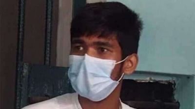 લોકડાઉનમાં ગર્લફ્રેન્ડને મળવા નકલી District Magistrate બનીને નીકળ્યો યુવક, આ ભૂલથી પકડાઈ ગયો