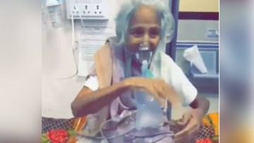 હોસ્પિટલમાં ગરબા રમતા રાજકોટના 95 વર્ષના દાદીનો વિડીયો વાયરલ, જોઇને બધા ટેન્શન થઇ જશે દુર