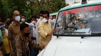 દમ લગા કે હૈસા: ઉદઘાટન કરવા આવેલા મંત્રીએ Ambulance ને મારવો પડ્યો ધક્કો, તોયે શરુ ના થઇ