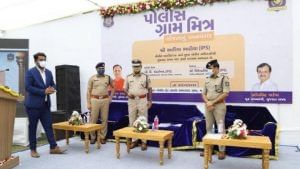 Ahmedabad:'પોલીસ ગ્રામ્ય મિત્ર' નામના અનોખા પ્રોજેક્ટની શરૂઆત DGPના હસ્તે કરાઈ, કોરોનાની જંગ જીતવામાં કરશે મદદ 