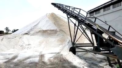 Cyclone Tauktae Effect : વાવાઝોડાના કારણે અગર એક મહિનો વહેલા ઠપ્પ થયા , 8 લાખ ટન મીઠું ધોવાઈ જતાં ભાવ વધારાની ચિંતા