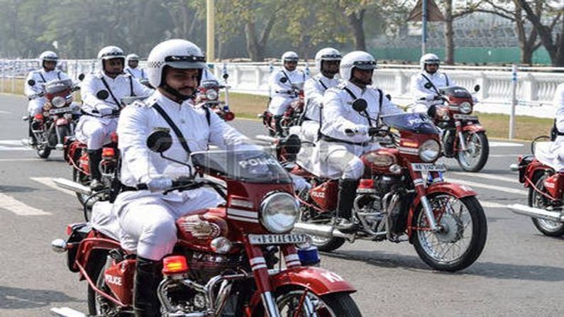 Kolkata police wear white uniform instead of khaki